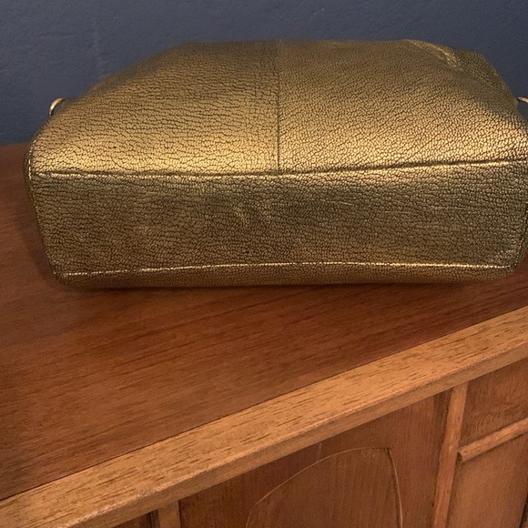 Coach 1941 Gold Prairie bag with shoulder strap. Only used a handful of times. - Picture 4 of 9